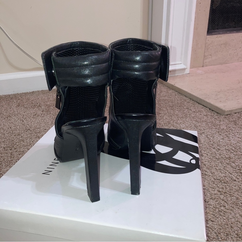 Nine West Black Tiptoe Booties Size 8.5 - Picture 8 of 9